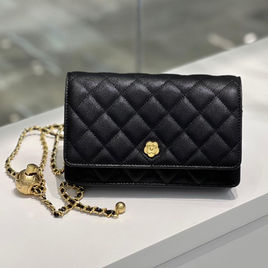 New small golden ball fortune bag leather woc chain shoulder messenger bag high-end diamond flower small square bag women 19*12*4cm
New small golden ball fortune bag leather woc chain shoulder messenger bag high-end diamond flower small square bag women 19*12*4cm
