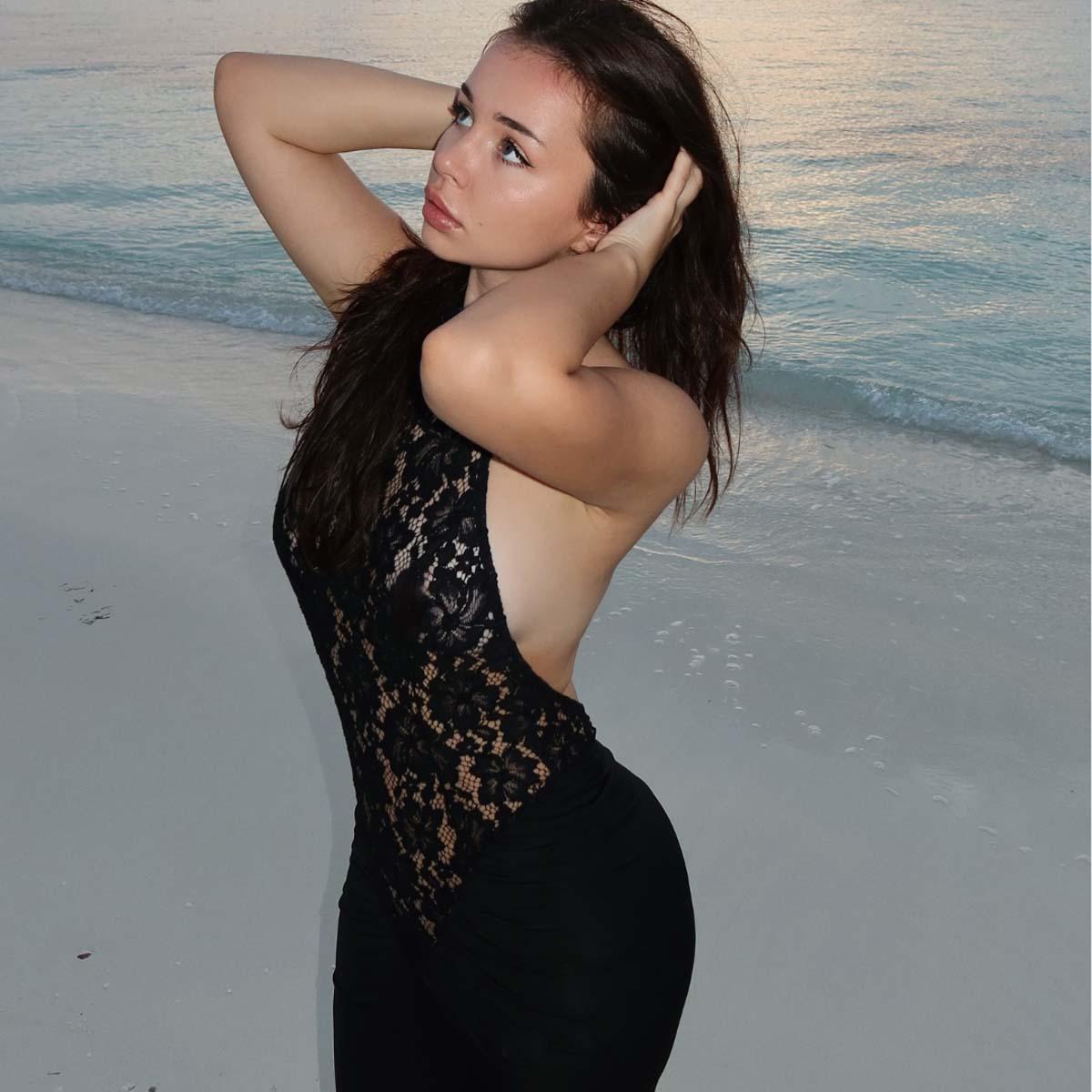 Europe and the United States hot-selling women s clothing new fashion lace splicing sexy backless slim hip-wrapped dress women S чёрный
Europe and the United States hot-selling women s clothing new fashion lace splicing sexy backless slim hip-wrapped dress women S чёрный