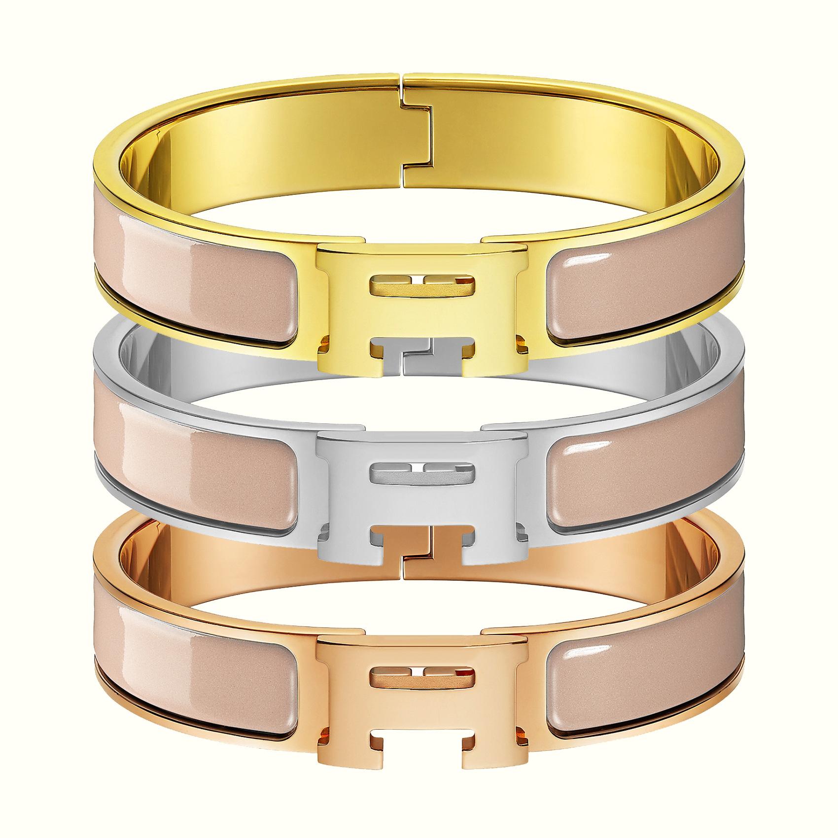 Classic H-letter Bracelet, Multi-color Enamel Bracelet, Electroplated 18k Gold Rose Gold Inner diameter 17CM Rose
Classic H-letter Bracelet, Multi-color Enamel Bracelet, Electroplated 18k Gold Rose Gold Inner diameter 17CM Rose