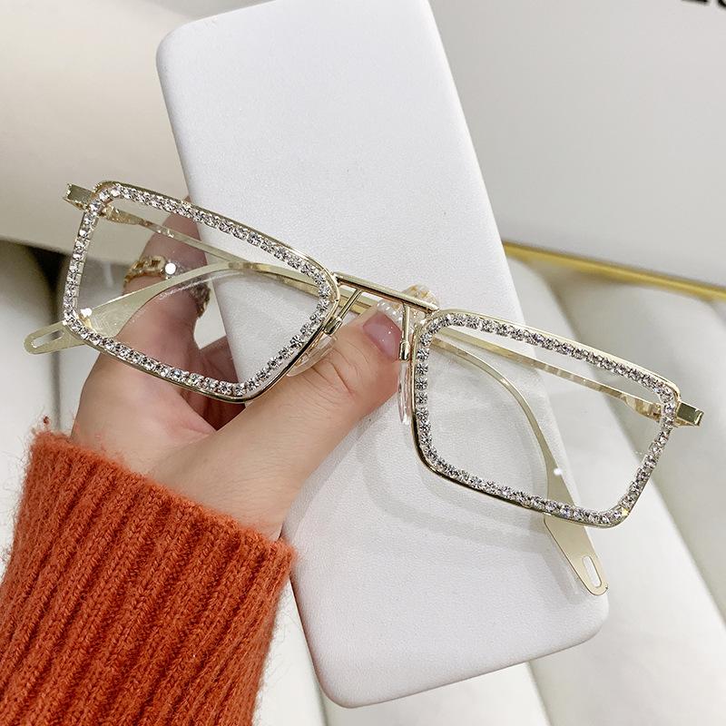 Diamond-encrusted Square-frame Sunglasses - Retro Style Sunglasses With Uv Protection 1010-1 золотой
Diamond-encrusted Square-frame Sunglasses - Retro Style Sunglasses With Uv Protection 1010-1 золотой