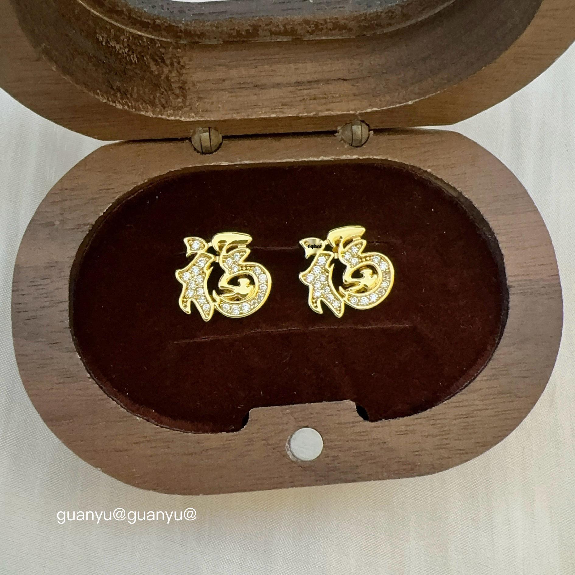 Изысканные китайские серьги Фу с цирконами - Женская легкая роскошь, Нишевые, Милые и Универсальные
Изысканные китайские серьги Фу с цирконами - Женская легкая роскошь, Нишевые, Милые и Универсальные