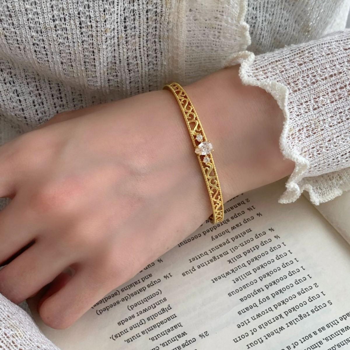 PANJBJ 925 Sterling Silver Zircon Texture Bracelet For Women Hollow Out Ethnic Classic Anniversary Jewelry Gift Dropshipping
PANJBJ 925 Sterling Silver Zircon Texture Bracelet For Women Hollow Out Ethnic Classic Anniversary Jewelry Gift Dropshipping