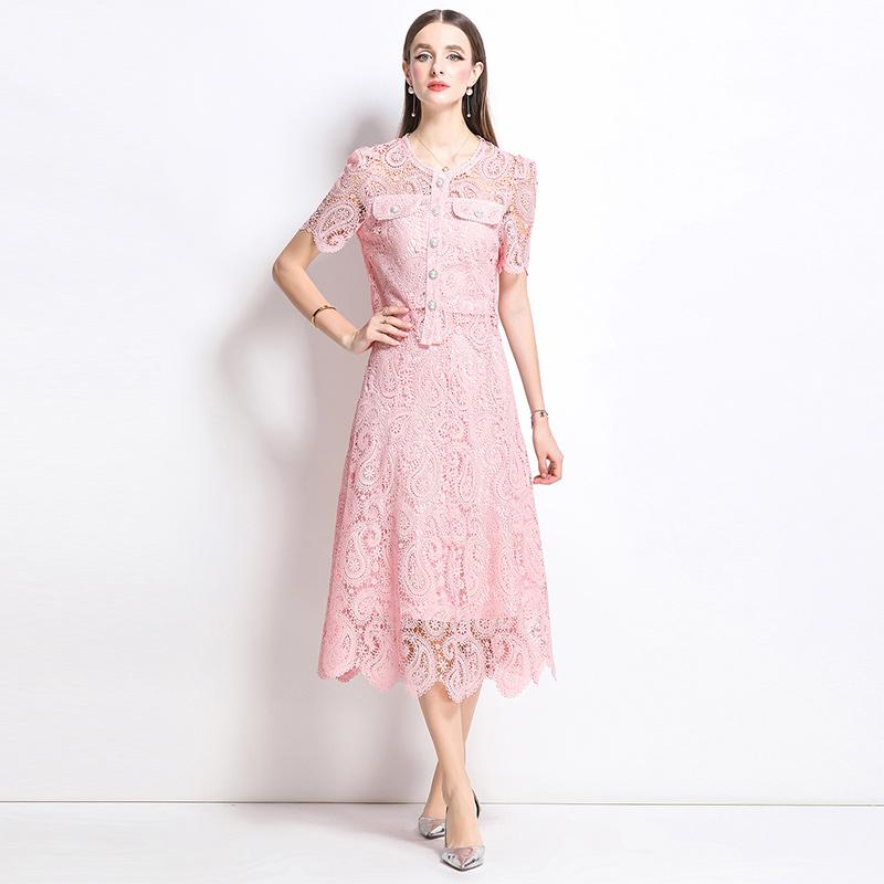 Летний женский роскошный комплект из двух предметов из водорастворимого кружева: топ-блузка с коротким рукавом на одной пуговице и длинная юбка макси с большим клешем. XXL розовый
Летний женский роскошный комплект из двух предметов из водорастворимого кружева: топ-блузка с коротким рукавом на одной пуговице и длинная юбка макси с большим клешем. XXL розовый