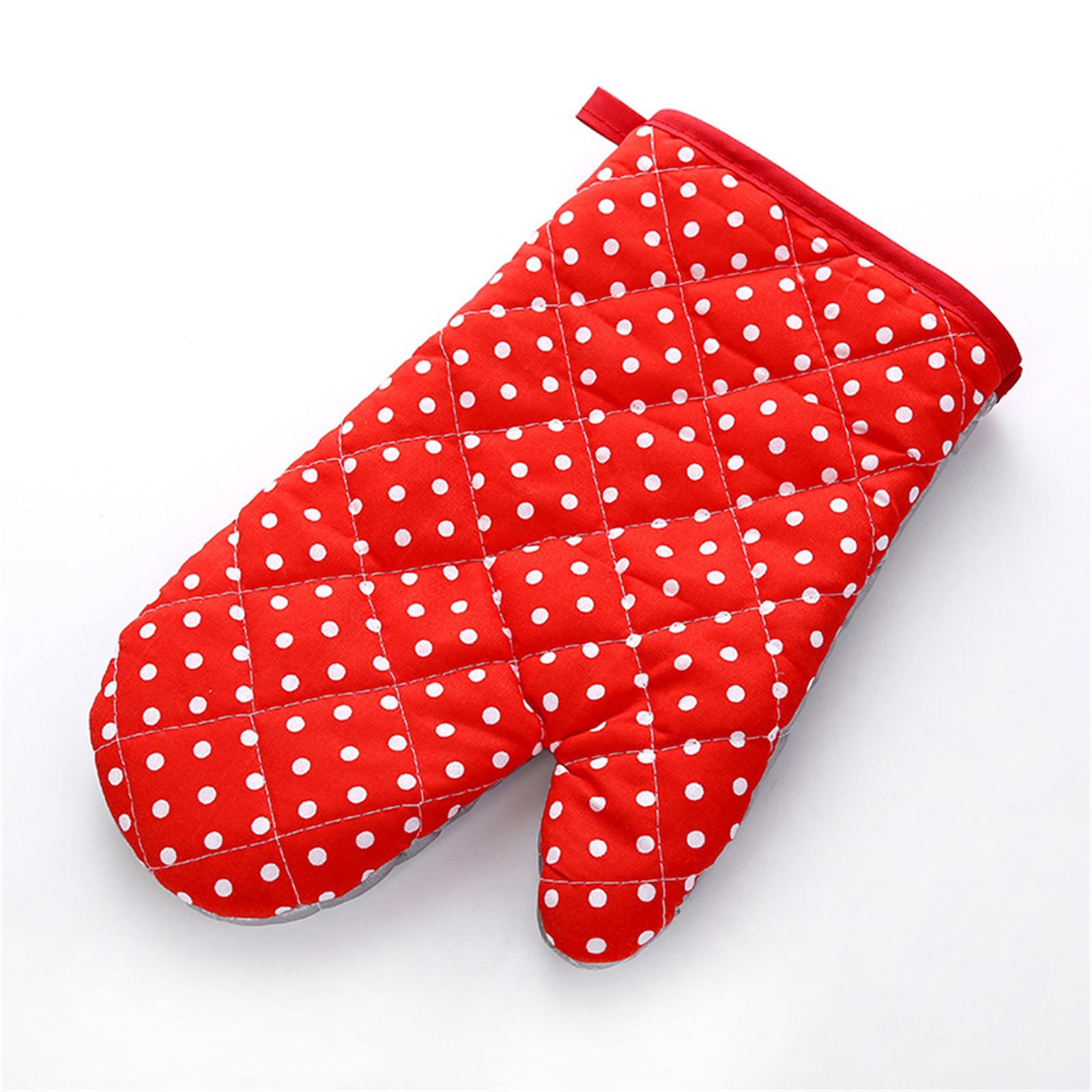 Heat Resistant Oven Mitts for Cooking and Baking Microwave Safe Quilted Design Durable Kitchen Gloves for Hot Pots and Pans One Size красный
Heat Resistant Oven Mitts for Cooking and Baking Microwave Safe Quilted Design Durable Kitchen Gloves for Hot Pots and Pans One Size красный