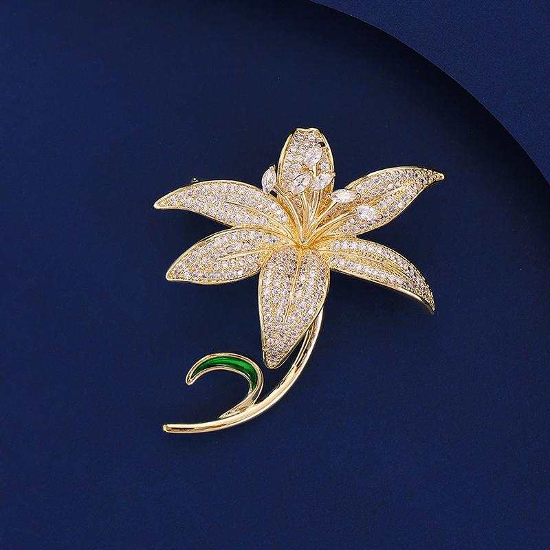 Fashionable And Exquisite Lily Flower Brooch For Women s Luxurious Design Brooch Coat Pin Decoration Gift
Fashionable And Exquisite Lily Flower Brooch For Women s Luxurious Design Brooch Coat Pin Decoration Gift