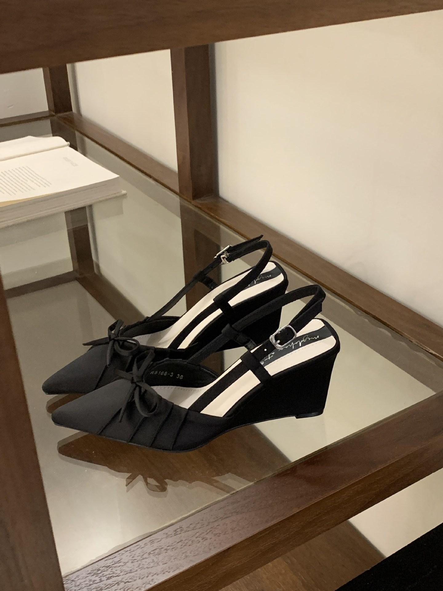 French Pleated Bow Pointed Wedge Heel High Heels Summer Empty Sandals 39 чорний
French Pleated Bow Pointed Wedge Heel High Heels Summer Empty Sandals 39 чорний