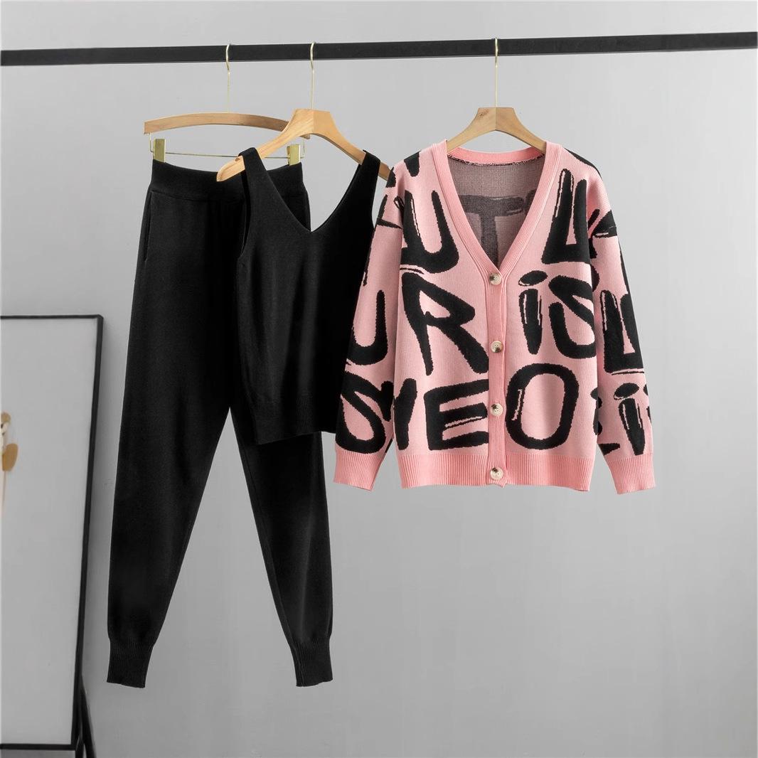 European Chic: Stylish Slimming Knitted Three-Piece Set for Women - Spring/Autumn Fashion XL
European Chic: Stylish Slimming Knitted Three-Piece Set for Women - Spring/Autumn Fashion XL