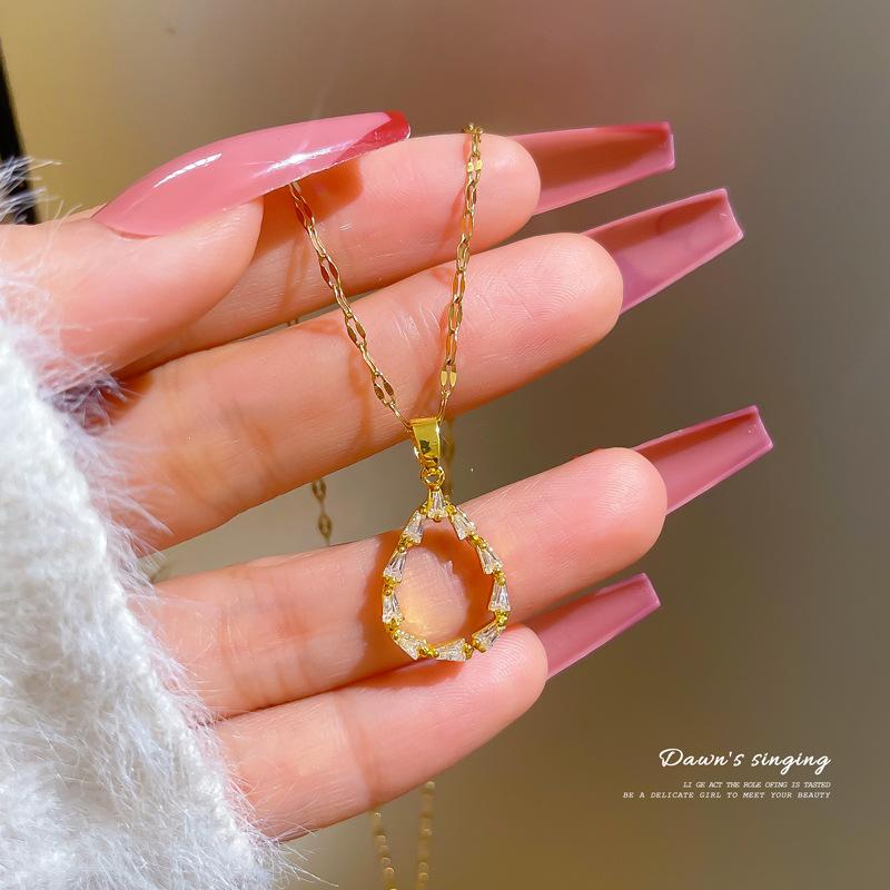 Новый стиль Инкрустация Циркон Ожерелье Ключица Цепочка Французский Ретро Геометрический Круг Ожерелье Ювелирные изделия
Новый стиль Инкрустация Циркон Ожерелье Ключица Цепочка Французский Ретро Геометрический Круг Ожерелье Ювелирные изделия