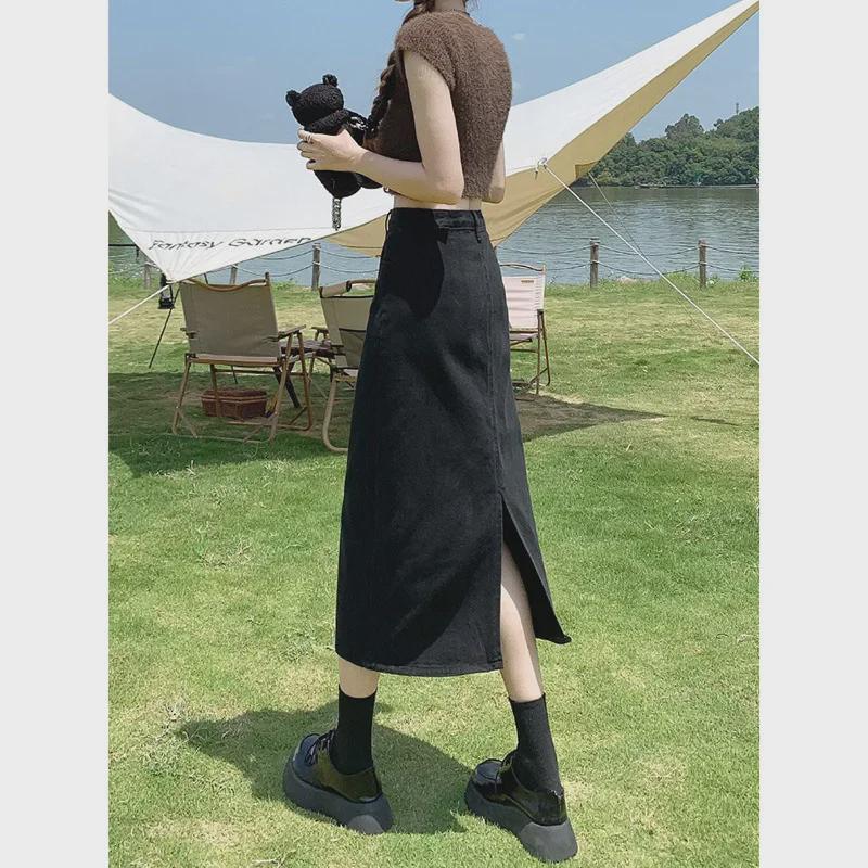 High-Waisted Black Denim Midi Skirt with Slit - 2025 A-Line Spring/Autumn Style for Women XL
High-Waisted Black Denim Midi Skirt with Slit - 2025 A-Line Spring/Autumn Style for Women XL