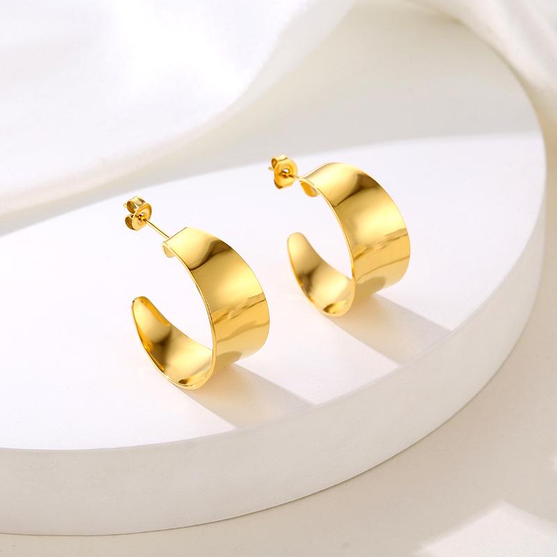 Glossy C-Shaped Stud Earrings: European Style, Summer Fashion, Wide Stainless Steel Design for Women 18K золотой
Glossy C-Shaped Stud Earrings: European Style, Summer Fashion, Wide Stainless Steel Design for Women 18K золотой