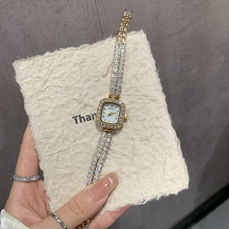 Ladies Watch Women S Niche Light Luxury Temperament Full Of Diamonds Square Dial Bracelet Quartz Watch universal
Ladies Watch Women S Niche Light Luxury Temperament Full Of Diamonds Square Dial Bracelet Quartz Watch universal