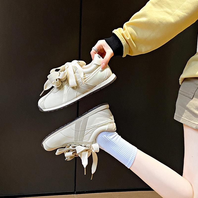 Fashion soft-soled casual Dexun shoes bow sweet Forrest Gump shoes women s spring new student versatile sports shoes tide 35 чорний
Fashion soft-soled casual Dexun shoes bow sweet Forrest Gump shoes women s spring new student versatile sports shoes tide 35 чорний