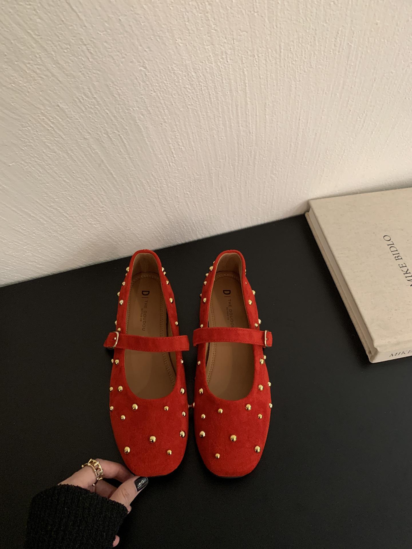 Rivet red Mary Jane shoes women s spring 2025 new square head shallow mouth single shoes flat bottom one word with small leather shoes 40 червоний
Rivet red Mary Jane shoes women s spring 2025 new square head shallow mouth single shoes flat bottom one word with small leather shoes 40 червоний
