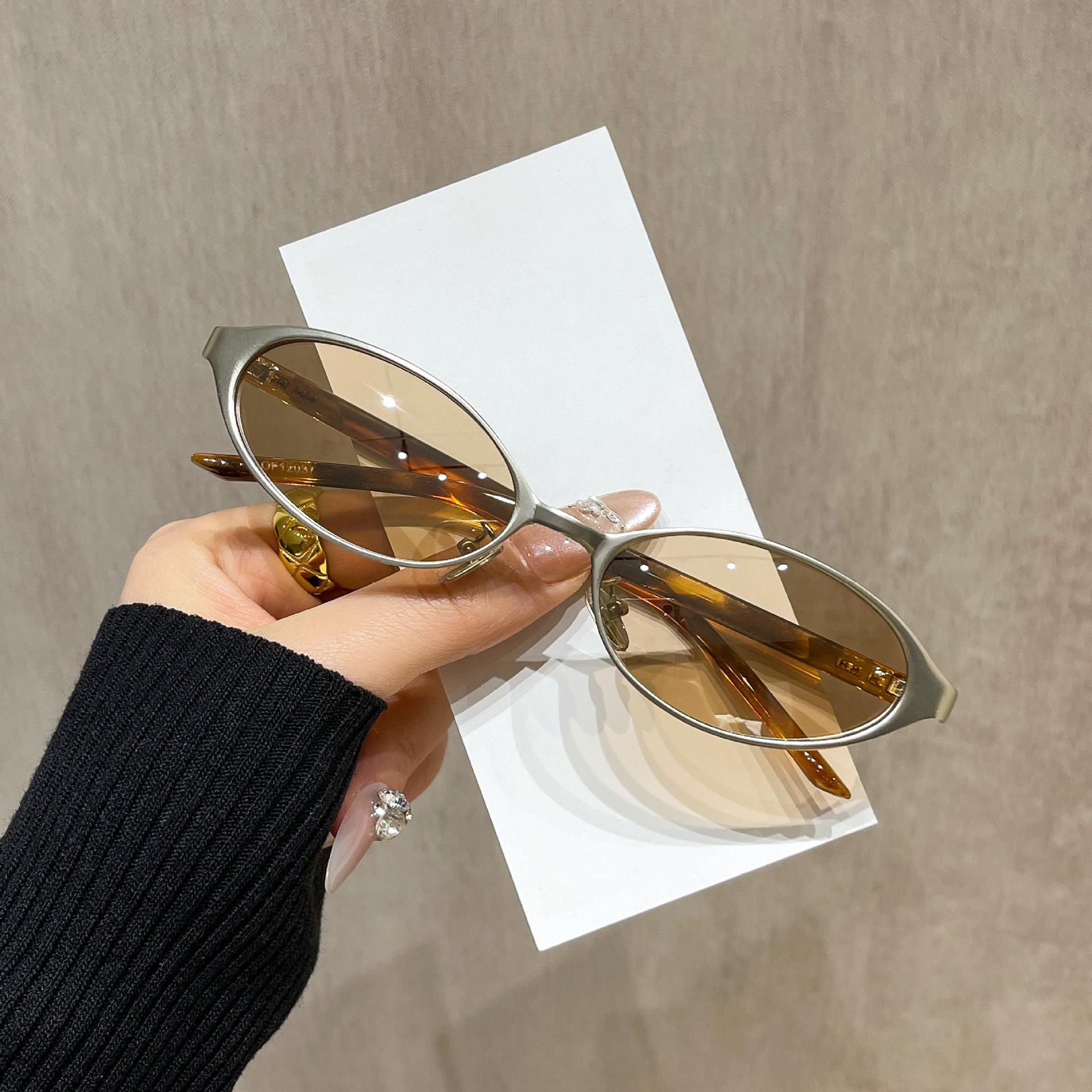 Korean version of small round frame nerd glasses frame trendy leopard print color small face concave shape Spice girl myopia glasses frame men High-quality stainless steel frames
Korean version of small round frame nerd glasses frame trendy leopard print color small face concave shape Spice girl myopia glasses frame men High-quality stainless steel frames