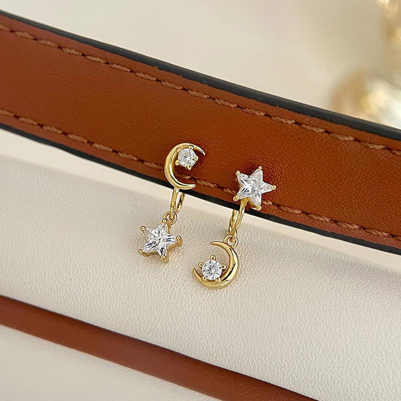 Мечтательная звезда луна клипса для ушей нежный стиль асимметричные серьги без пирсинга ушей для женщин легкая роскошная ниша женский
Мечтательная звезда луна клипса для ушей нежный стиль асимметричные серьги без пирсинга ушей для женщин легкая роскошная ниша женский