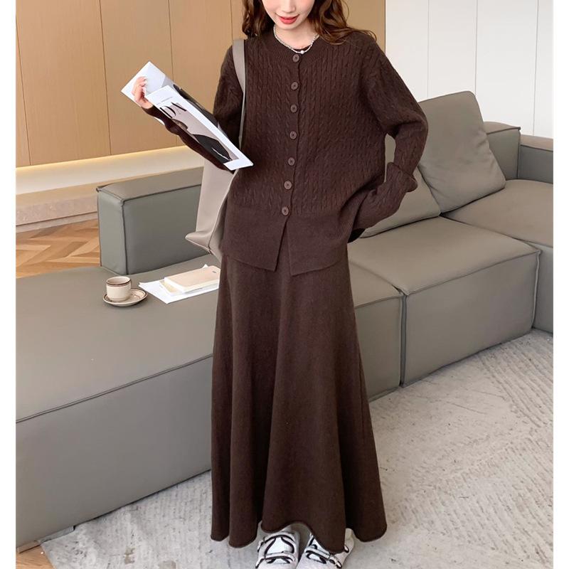 Трикотажный полуторный костюм с юбкой для женщин, осенне-зимний свитер в стиле ленивой закрутки, кардиган, топ One size кофейный
Трикотажный полуторный костюм с юбкой для женщин, осенне-зимний свитер в стиле ленивой закрутки, кардиган, топ One size кофейный