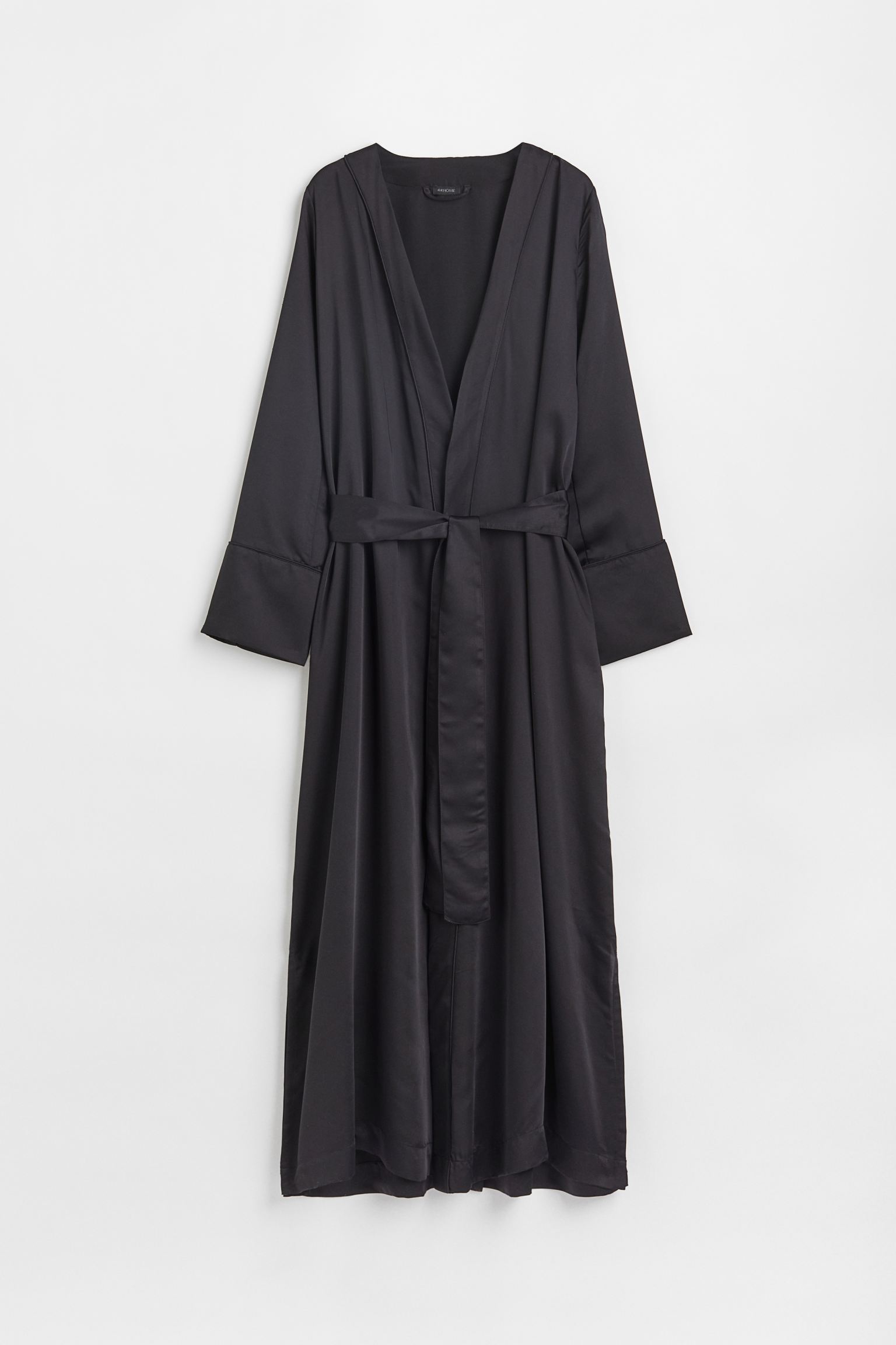 Satin dressing gown
Satin dressing gown