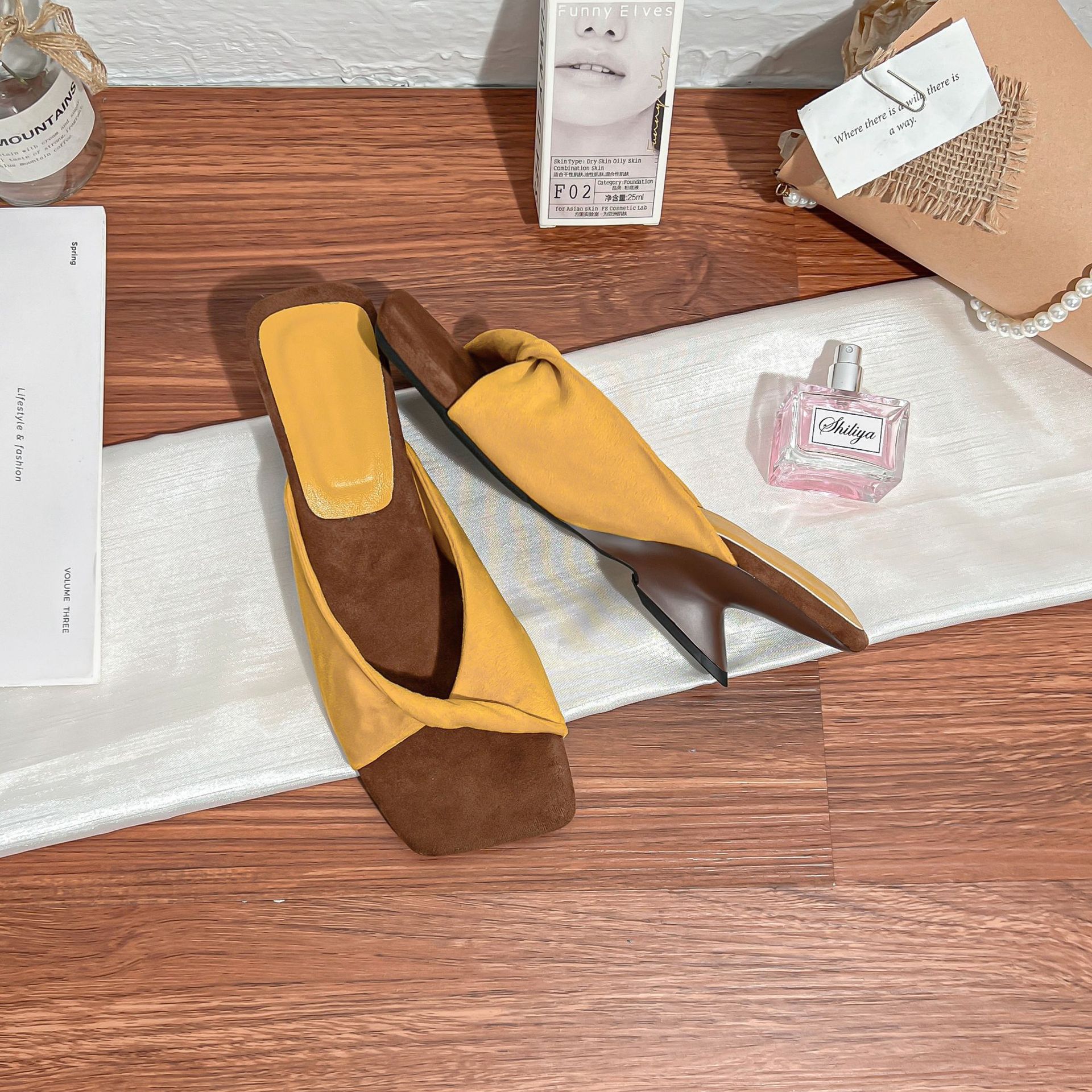 Grape Mom 2025 new high-heeled cool slippers women s summer wear high-end sense with temperament square head wedge women s shoes 39 жёлтый
Grape Mom 2025 new high-heeled cool slippers women s summer wear high-end sense with temperament square head wedge women s shoes 39 жёлтый