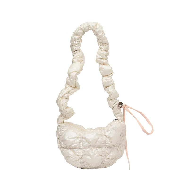 Новая универсальная модная плиссированная сумка-мессенджер, легкая, яркая, из материала, сумка-облако, повседневная, трендовая сумка через плечо
Новая универсальная модная плиссированная сумка-мессенджер, легкая, яркая, из материала, сумка-облако, повседневная, трендовая сумка через плечо