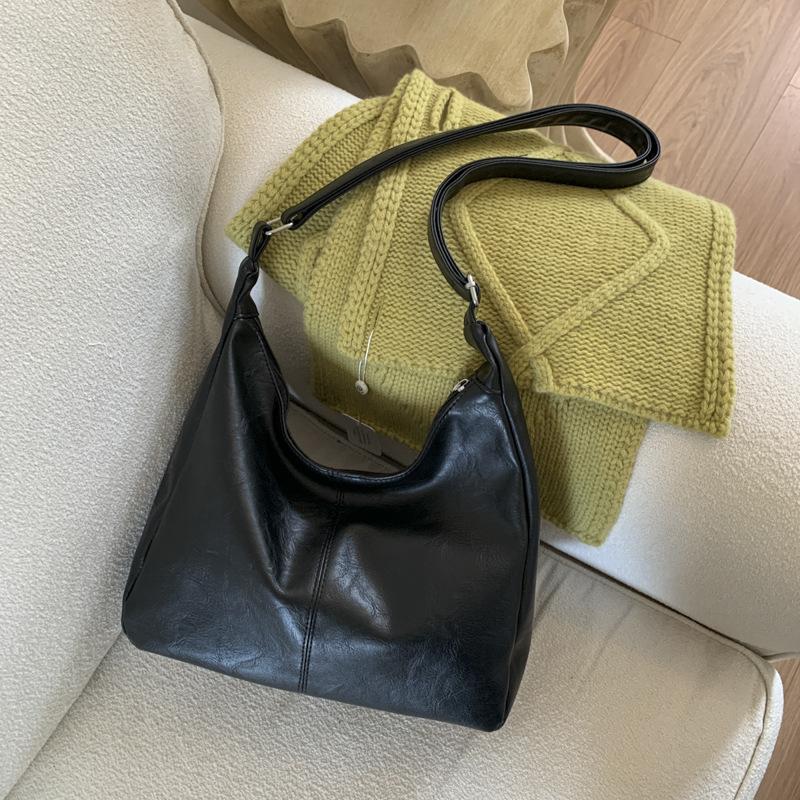 Versatile Commuter Large Capacity Crossbody Bag Fashiable PU Leather Premium Texture Single Shoulder Tote Bag чёрный
Versatile Commuter Large Capacity Crossbody Bag Fashiable PU Leather Premium Texture Single Shoulder Tote Bag чёрный