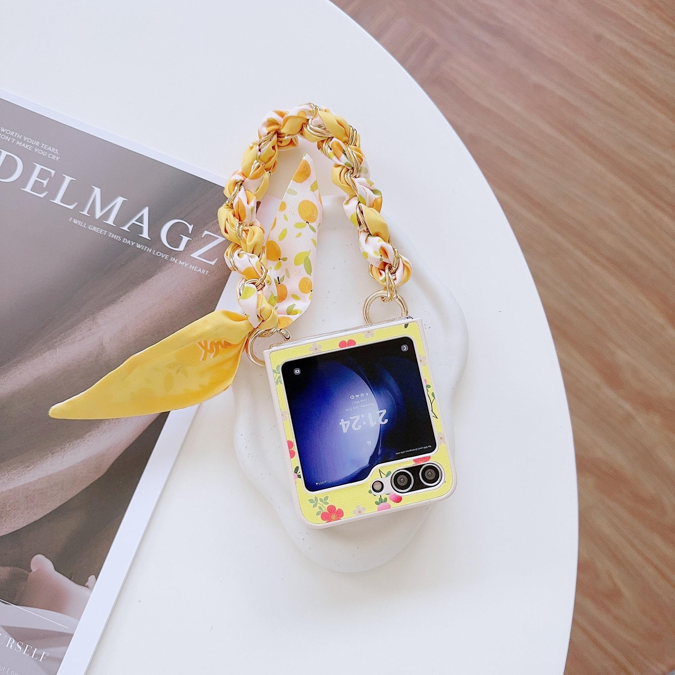 For Samsung Galaxy Z Flip5 5G Flower Pattern PU Leather+PC Cell Phone Cover with Silk Scarf Chain Yellow
For Samsung Galaxy Z Flip5 5G Flower Pattern PU Leather+PC Cell Phone Cover with Silk Scarf Chain Yellow