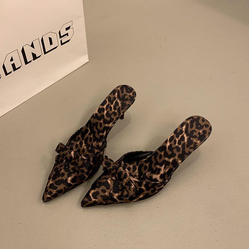 Thin heel bag head, half slippers, women s foot bow 2025 summer wear leopard print is not tired, the new high-heeled sandals are beautiful 42 цветной печати леопарда
Thin heel bag head, half slippers, women s foot bow 2025 summer wear leopard print is not tired, the new high-heeled sandals are beautiful 42 цветной печати леопарда