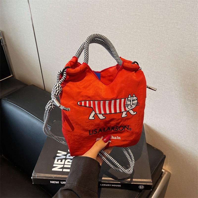 Ins-style Korean Shoulder Bag Design Niche Cross-border Backpack New Drawstring Mobile Phone Small червоний
Ins-style Korean Shoulder Bag Design Niche Cross-border Backpack New Drawstring Mobile Phone Small червоний