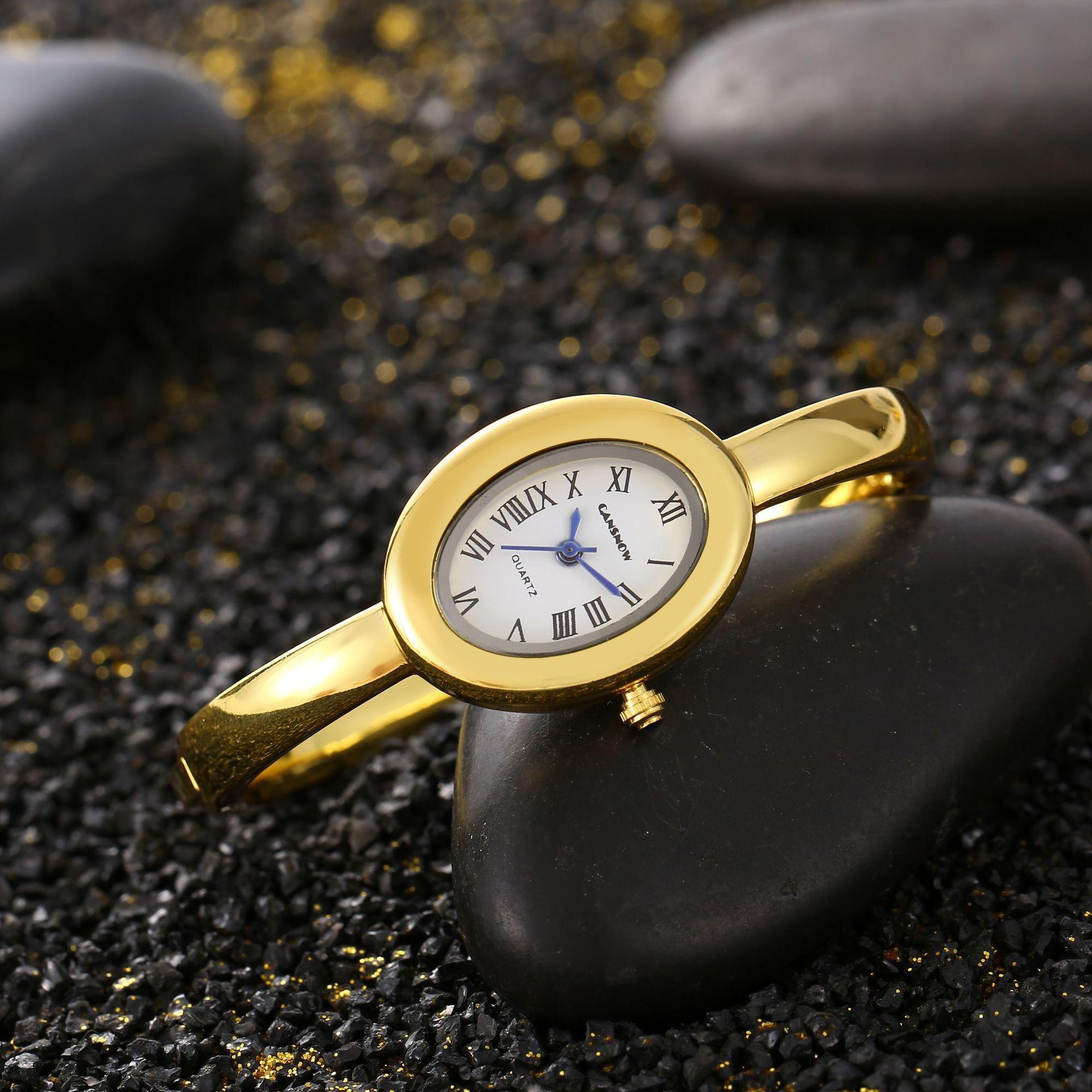 Браслет-ванна в новом стиле Маленький циферблат Изысканный и уникальный Легкая роскошь Женские часы высокого класса с овальным кварцевым механизмом и римскими цифрами золотой/белый
Браслет-ванна в новом стиле Маленький циферблат Изысканный и уникальный Легкая роскошь Женские часы высокого класса с овальным кварцевым механизмом и римскими цифрами золотой/белый