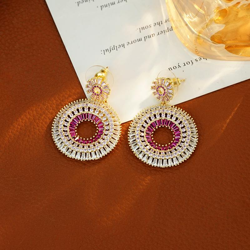 Elegant Blue-Pink Zircon Rainbow Circle Earrings 18K помаранчевий
Elegant Blue-Pink Zircon Rainbow Circle Earrings 18K помаранчевий