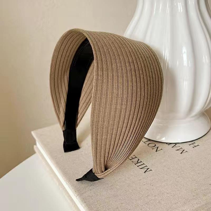 Новая мода широкий обруч для волос однотонные полосатые резинки для волос для женщин и девочек нескользящие саржевые повязки на голову аксессуары для волос головные уборы хаки
Новая мода широкий обруч для волос однотонные полосатые резинки для волос для женщин и девочек нескользящие саржевые повязки на голову аксессуары для волос головные уборы хаки