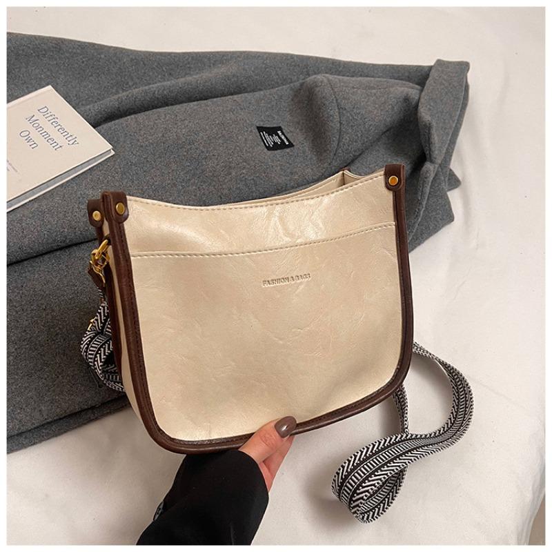 Large capacity fashion wide shoulder strap messenger bag women s winter new retro casual shoulder bag trendy women s bags
Large capacity fashion wide shoulder strap messenger bag women s winter new retro casual shoulder bag trendy women s bags