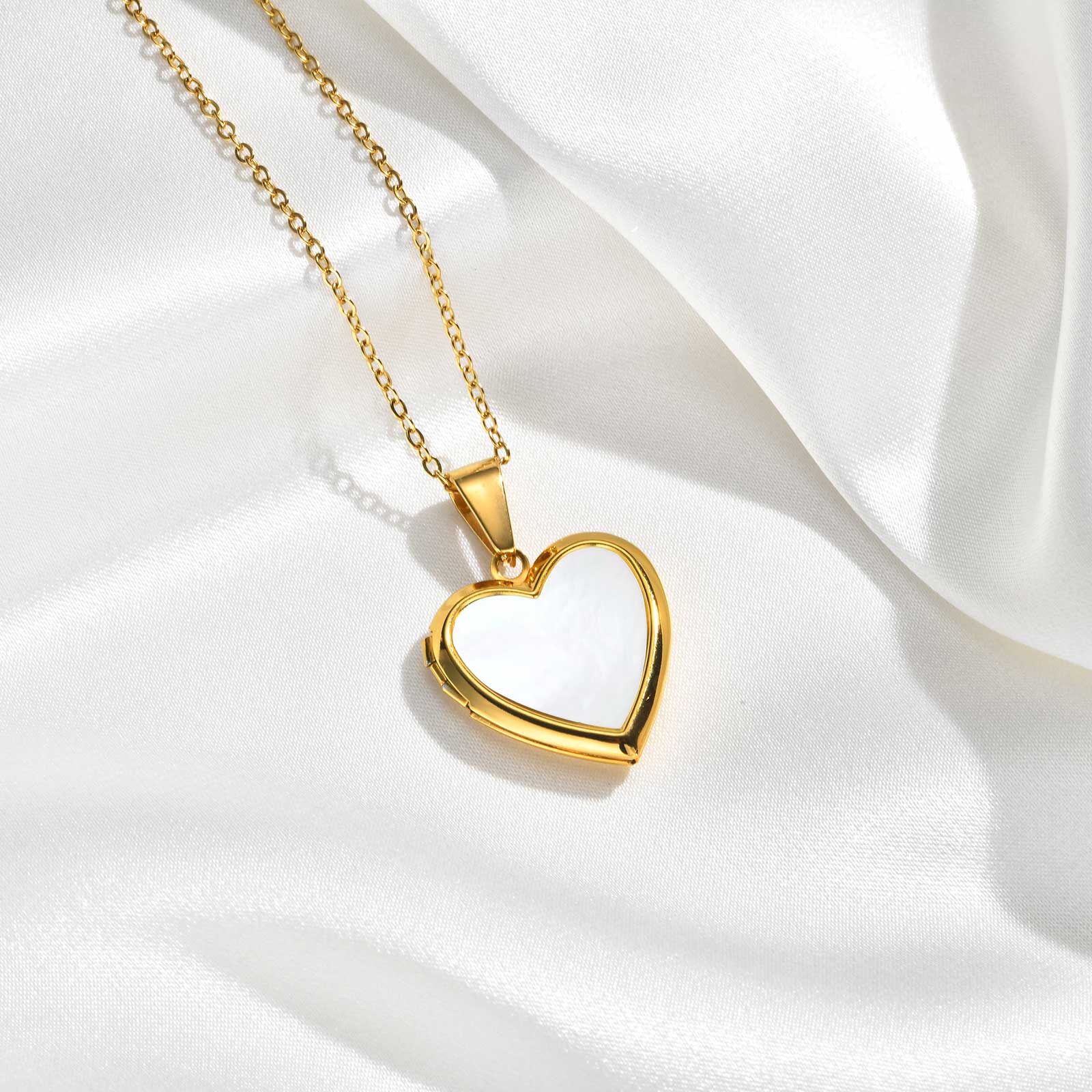 Romantic Heart Locket Pendant for Women Stainless Steel Photo Frame Openable Necklace Heart Chain Necklaces Charm Jewelry Gift
Romantic Heart Locket Pendant for Women Stainless Steel Photo Frame Openable Necklace Heart Chain Necklaces Charm Jewelry Gift
