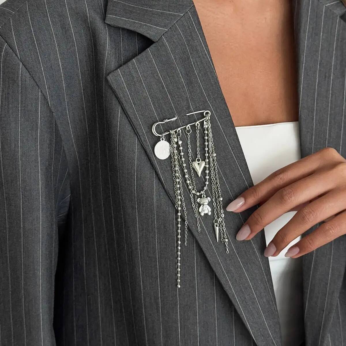 Ingemark Trendy Love Heart Bear Pendant Tassel Brooch for Women Fashion Versatile Suit Coat Pin Jewelry Accessory Gifts 2026 New
Ingemark Trendy Love Heart Bear Pendant Tassel Brooch for Women Fashion Versatile Suit Coat Pin Jewelry Accessory Gifts 2026 New