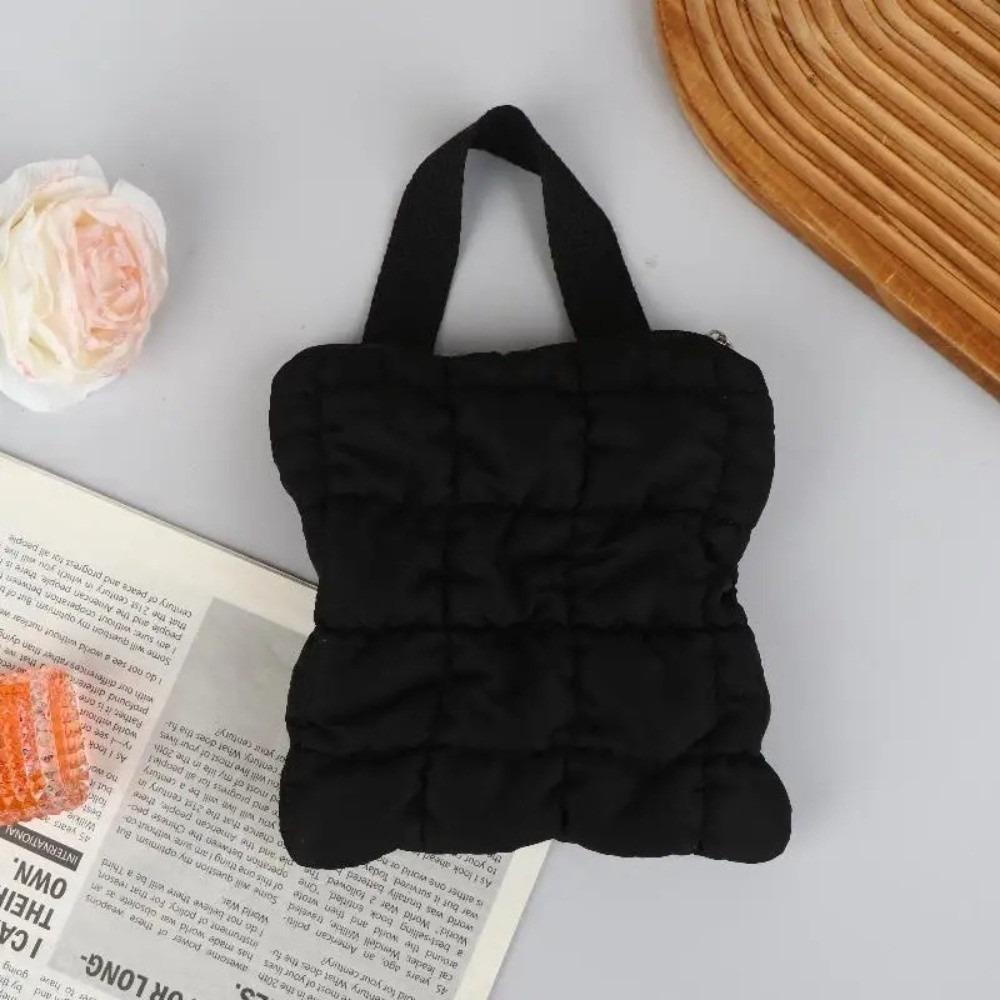 Elegant Soft Women Cloud Handbags Lightweight Top Handle Data Line Storage Bag Zipper Korean Style Cosmetic Pouch Women чорний
Elegant Soft Women Cloud Handbags Lightweight Top Handle Data Line Storage Bag Zipper Korean Style Cosmetic Pouch Women чорний