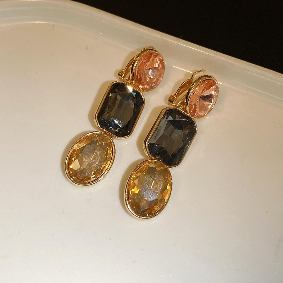 Medieval vintage diamond-set oval earrings necklace set retro temperament collarbone chain light luxury high-end item decoration
Medieval vintage diamond-set oval earrings necklace set retro temperament collarbone chain light luxury high-end item decoration