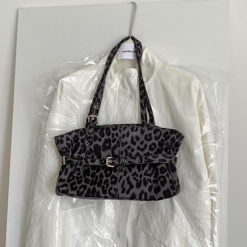 Винтажная сумка-тоут с леопардовым принтом для поездок, украшение ремнем, новая сумка-тоут, большая вместимость, нишевая, локомотивный стиль, Spice girl, портативная наплечная сумка серый
Винтажная сумка-тоут с леопардовым принтом для поездок, украшение ремнем, новая сумка-тоут, большая вместимость, нишевая, локомотивный стиль, Spice girl, портативная наплечная сумка серый