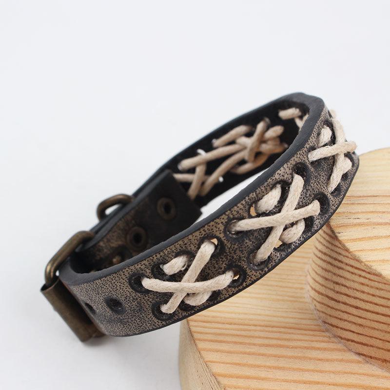 Новый европейско-американский ретро-стиль, плетеный вручную браслет из полиуретана с железной пряжкой
Новый европейско-американский ретро-стиль, плетеный вручную браслет из полиуретана с железной пряжкой