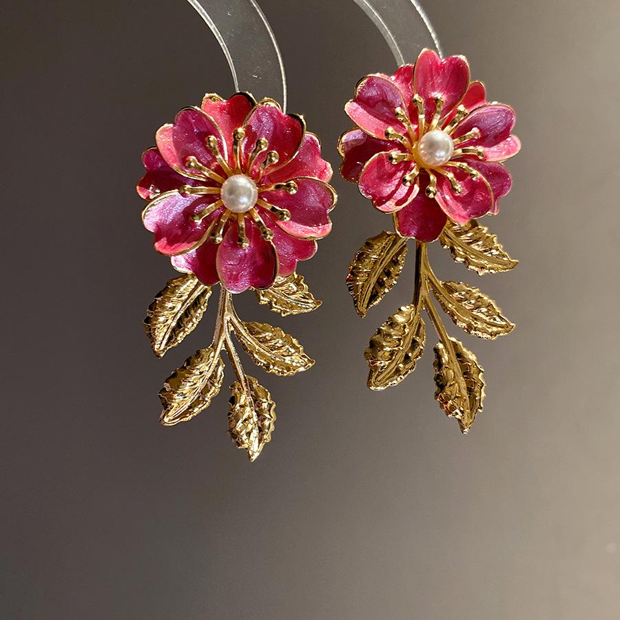 European and American retro steel needle pearl drop oil flower leaf earrings fashionable and exquisite earrings light luxury high-end earrings women
European and American retro steel needle pearl drop oil flower leaf earrings fashionable and exquisite earrings light luxury high-end earrings women