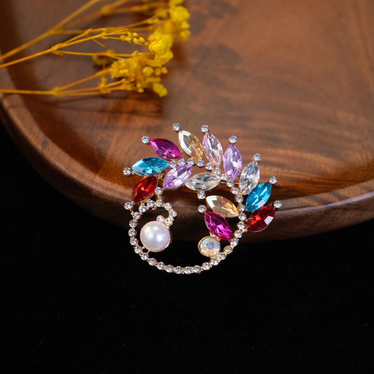 Елегантна брошка зі стразами: Високоякісна японська та корейська мода кришталева шпилька для шарфа для жінок
Елегантна брошка зі стразами: Високоякісна японська та корейська мода кришталева шпилька для шарфа для жінок