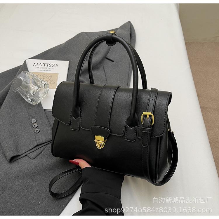 Retro fashion portable tote bag 2025 new large-capacity briefcase business trip commute shoulder messenger bag
Retro fashion portable tote bag 2025 new large-capacity briefcase business trip commute shoulder messenger bag