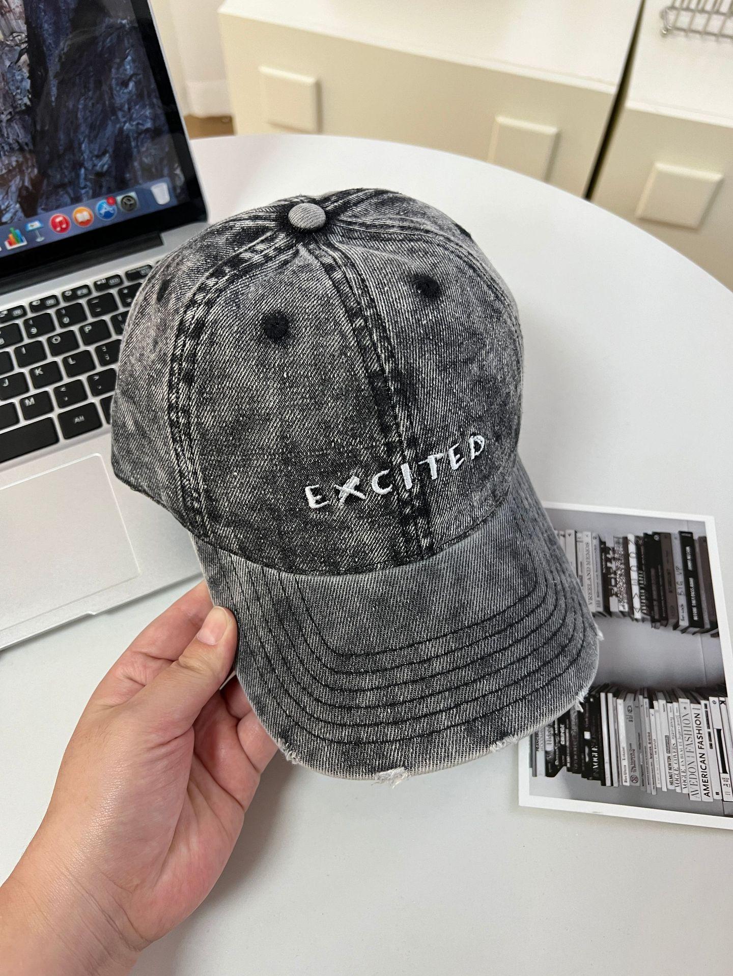 Уличная кепка 2025 года в американском стиле в стиле ретро, старая, потертая, с потертыми буквами, универсальная уличная бейсболка с изображением лица, маленькая, с солнцезащитным козырьком, женщина M(56-58cm) чёрный
Уличная кепка 2025 года в американском стиле в стиле ретро, старая, потертая, с потертыми буквами, универсальная уличная бейсболка с изображением лица, маленькая, с солнцезащитным козырьком, женщина M(56-58cm) чёрный