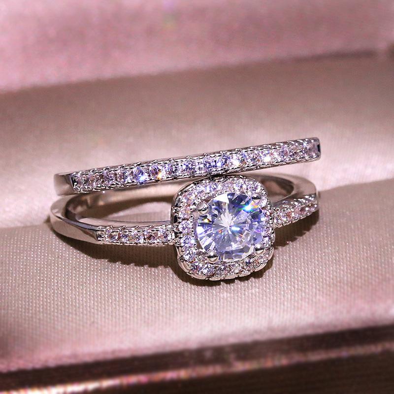 Set Dua Cincin Mewah Mode Baru Untuk Wanita Cincin Berlian Trendi Perhiasan Wanita Hadiah Pesta Pernikahan Pertunangan 2 Буах/Набор 10
Set Dua Cincin Mewah Mode Baru Untuk Wanita Cincin Berlian Trendi Perhiasan Wanita Hadiah Pesta Pernikahan Pertunangan 2 Буах/Набор 10