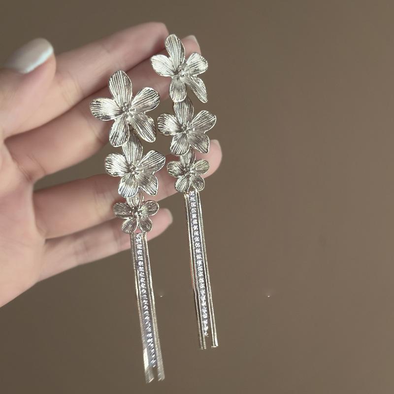 Серьги-кисточки с бриллиантовым цветком, женские ретро-преувеличенные серьги высокого класса, винтажные средневековые серьги
Серьги-кисточки с бриллиантовым цветком, женские ретро-преувеличенные серьги высокого класса, винтажные средневековые серьги