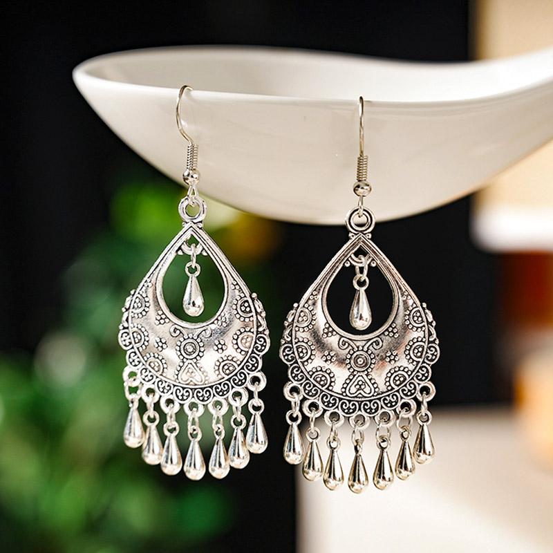 Vintage Silver Color Heart Tassle Metal Leaf Earrings for Women Ethnic Hollow Drop Oil Crystal Bead Dangle Earring Jewelry
Vintage Silver Color Heart Tassle Metal Leaf Earrings for Women Ethnic Hollow Drop Oil Crystal Bead Dangle Earring Jewelry