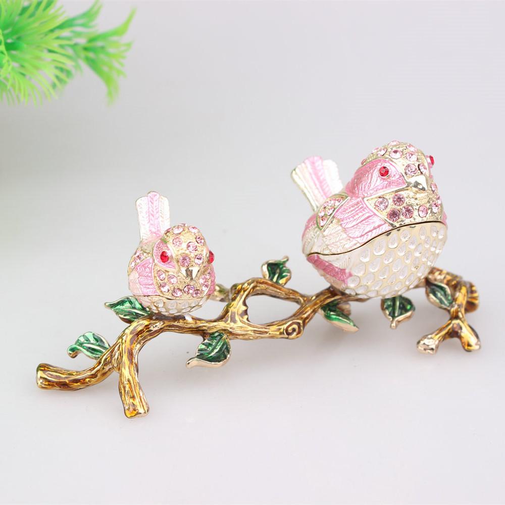 Alloy Cloisonne Jewelry Box with Rhinestones, Mother & Child Lovebirds Figurine, Light Luxury Home Desktop Decor Gift 11.5x5CM розовый
Alloy Cloisonne Jewelry Box with Rhinestones, Mother & Child Lovebirds Figurine, Light Luxury Home Desktop Decor Gift 11.5x5CM розовый