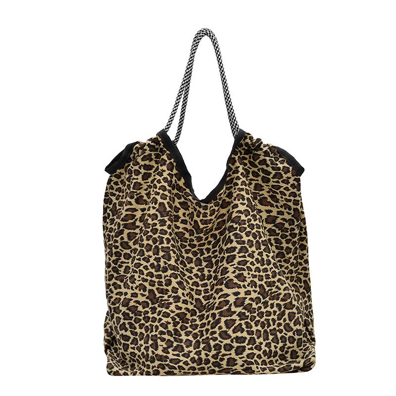 Nyl Leopard Shoulder Bags Exquisite High Beauty Bags Female 2026 High Quality Large Capacity Versatile Women s Handbags коричневый
Nyl Leopard Shoulder Bags Exquisite High Beauty Bags Female 2026 High Quality Large Capacity Versatile Women s Handbags коричневый