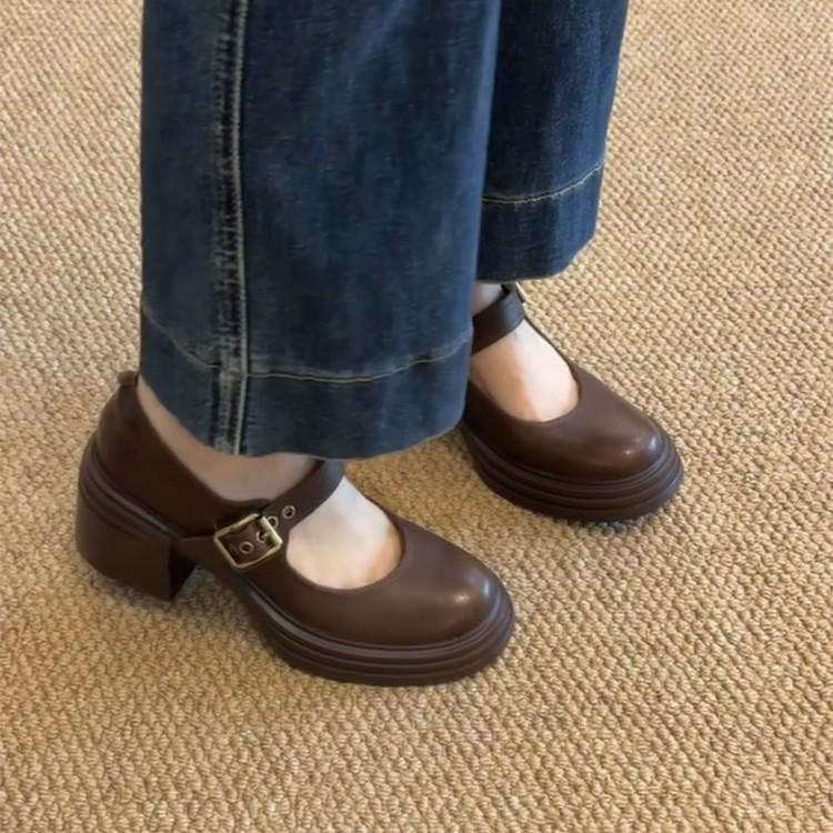 Sheepskin version~ round head high heel Mary Jane shoes women s leather one-word buckle light mouth single shoes thick heel retro small leather shoes 40 коричневий
Sheepskin version~ round head high heel Mary Jane shoes women s leather one-word buckle light mouth single shoes thick heel retro small leather shoes 40 коричневий