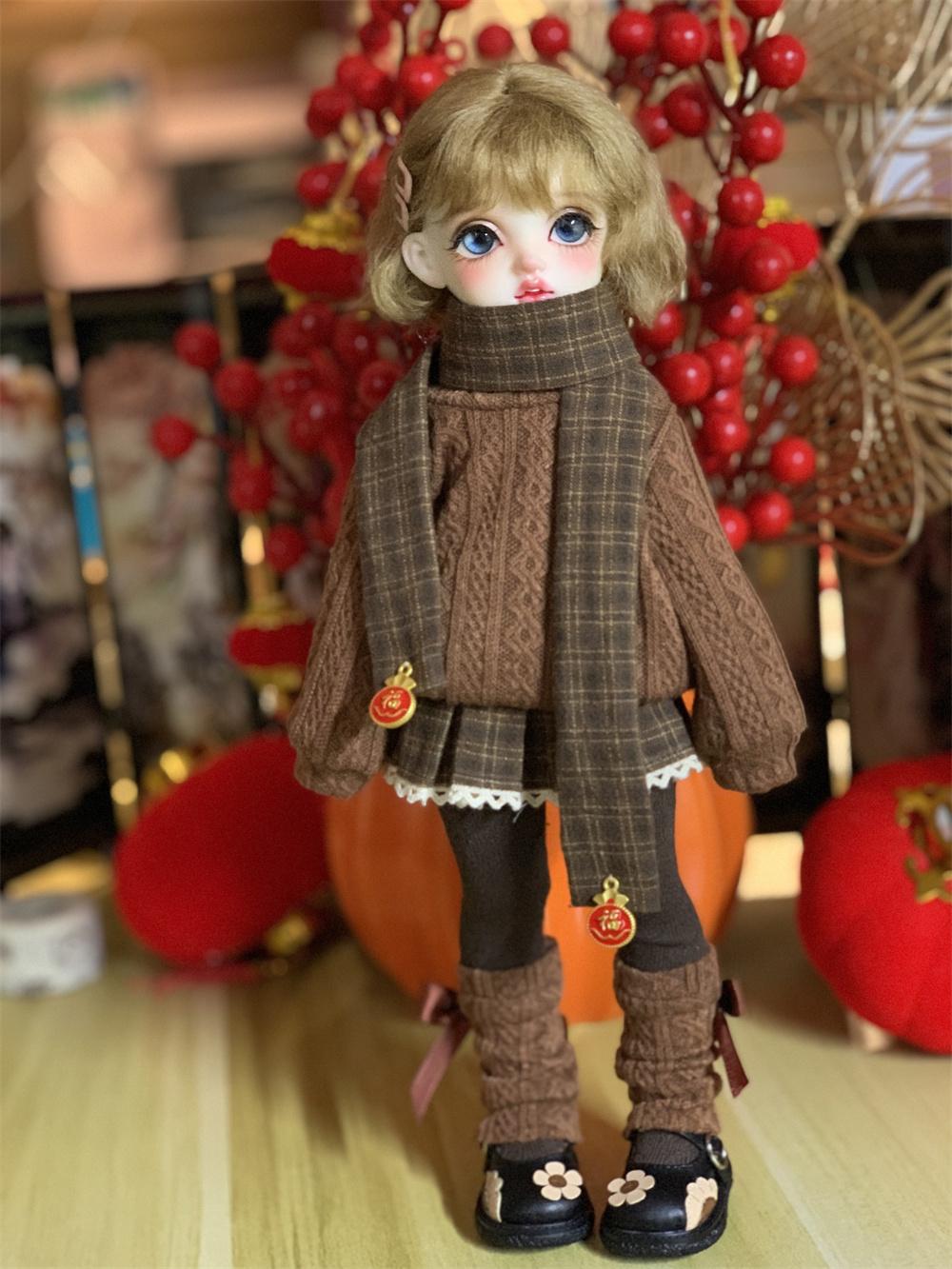 BJD doll clothes suitable for 1/4 1/5 1/6 size sweater pleated skirt clothes set doll accessories (5 points) Dali Chunky коричневий
BJD doll clothes suitable for 1/4 1/5 1/6 size sweater pleated skirt clothes set doll accessories (5 points) Dali Chunky коричневий