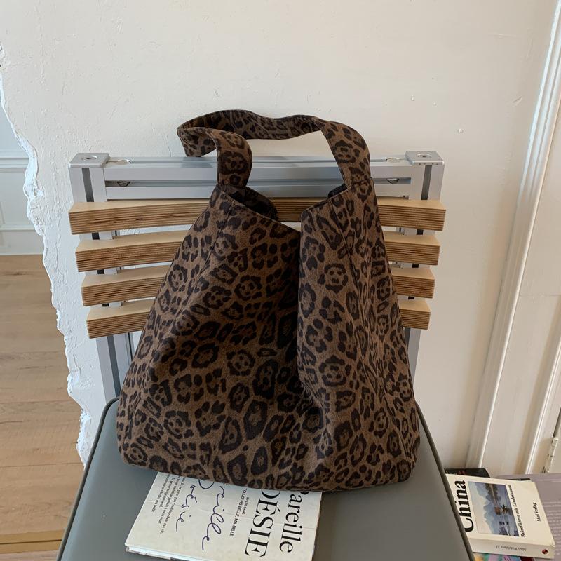 Модная сумка-тоут большой вместимости с леопардовым принтом, новая женская осенняя ретро-рабочая сумка-шоппер на плечо леопардовый
Модная сумка-тоут большой вместимости с леопардовым принтом, новая женская осенняя ретро-рабочая сумка-шоппер на плечо леопардовый