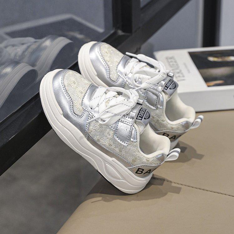 Girls white sneakers, new spring model, children s fashion sports shoes, white casual sneakers for older girls 32 серебряный
Girls white sneakers, new spring model, children s fashion sports shoes, white casual sneakers for older girls 32 серебряный